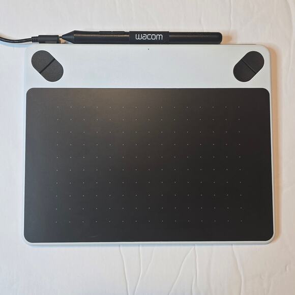 Wacom Intuos Draw CTL-490 Pen Tablet Digital Art Drawing Painting Black White - Picture 3 of 9